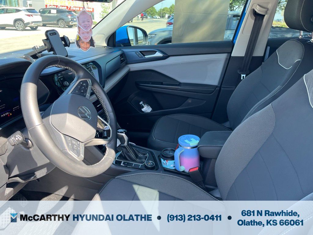 Used 2024 Volkswagen Taos SE AWD/4WD image 3
