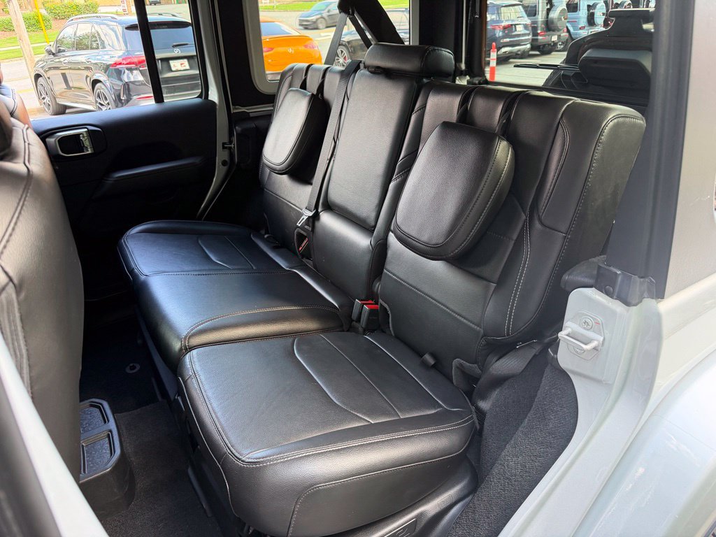 Used 2023 Jeep Wrangler Unlimited Sahara w/ Cold Weather Group AWD/4WD image 32