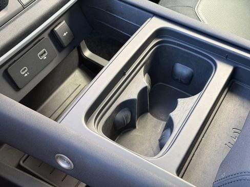 Used 2021 Land Rover Defender 110 SE image 16