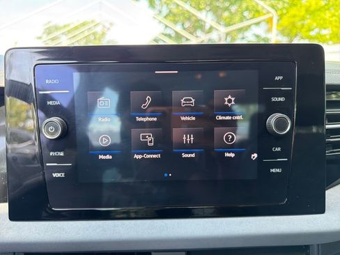 Used 2025 Volkswagen Jetta SE w/ Sunroof Package FWD image 22
