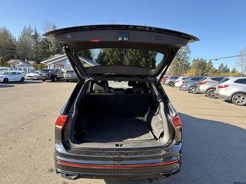 Used 2022 Volkswagen Tiguan SE R-Line image 26