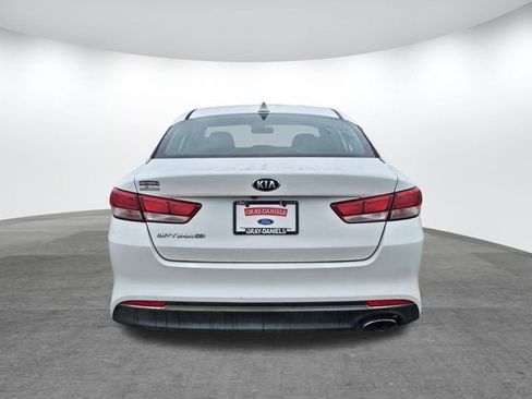 Used 2017 Kia Optima LX image 4
