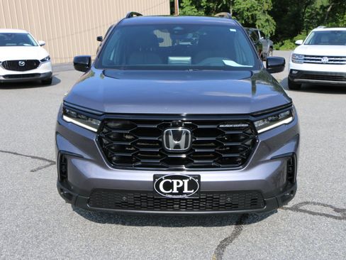 Used 2025 Honda Pilot Black Edition image 11