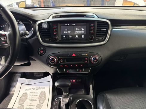 Used 2019 Kia Sorento EX image 19