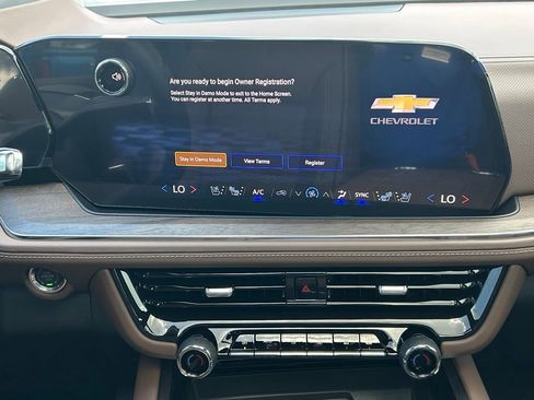 New 2026 Chevrolet Suburban High Country AWD/4WD image 19