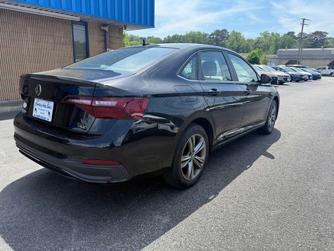 Used 2024 Volkswagen Jetta SE image 11