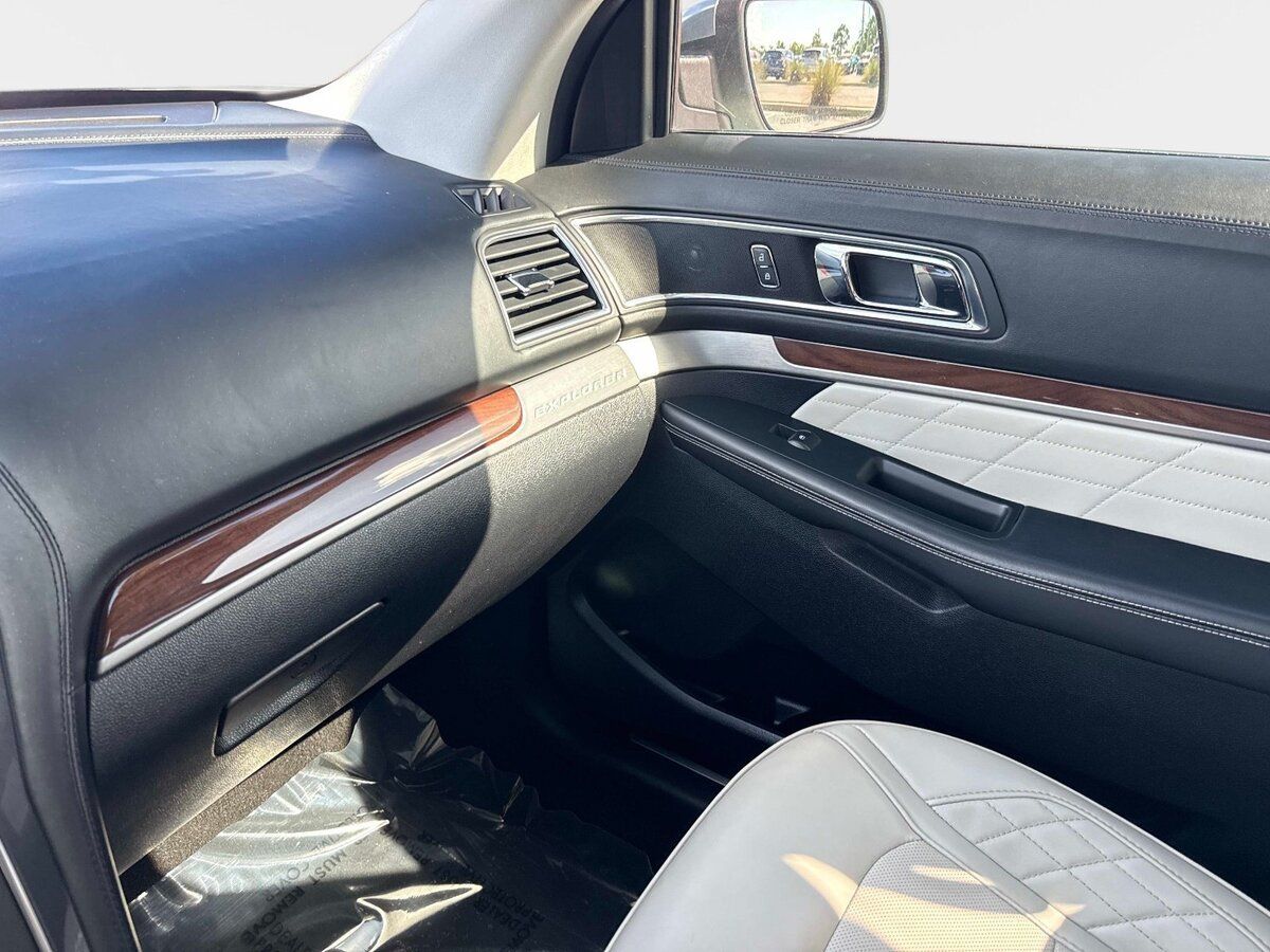 Used 2019 Ford Explorer Platinum AWD/4WD image 27