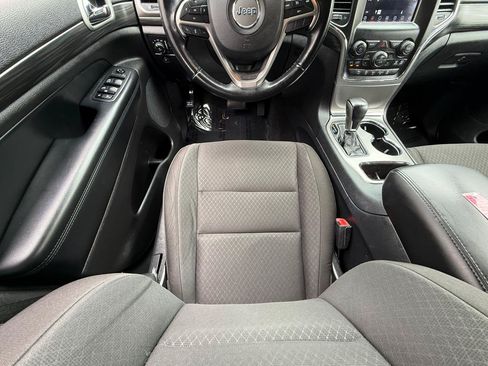 Used 2020 Jeep Grand Cherokee Laredo AWD/4WD image 15