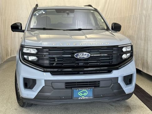 Used 2025 Ford Expedition Active AWD/4WD image 4