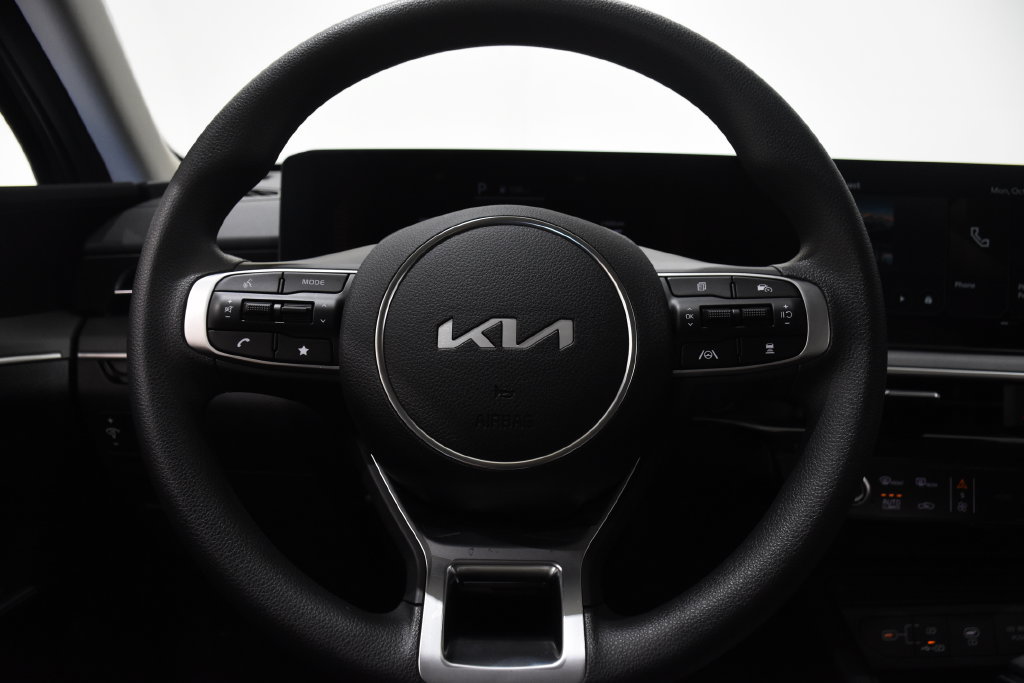 New 2027 Kia K5 LXS FWD image 16
