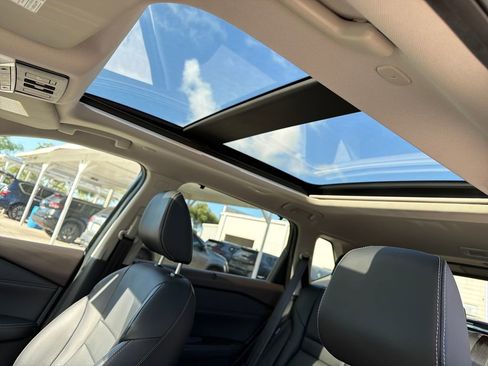 Used 2022 Nissan Rogue SL w/ SL Premium Package FWD image 17