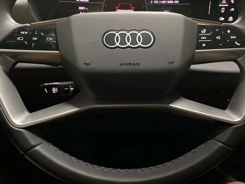 Used 2025 Audi Q6 e-tron Premium w/ Convenience Package RWD image 39
