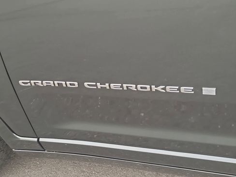 Used 2022 Jeep Grand Cherokee L Overland w/ Advanced Protech Group III image 15