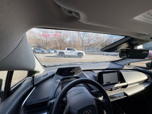 Used 2025 Toyota Prius LE image 30