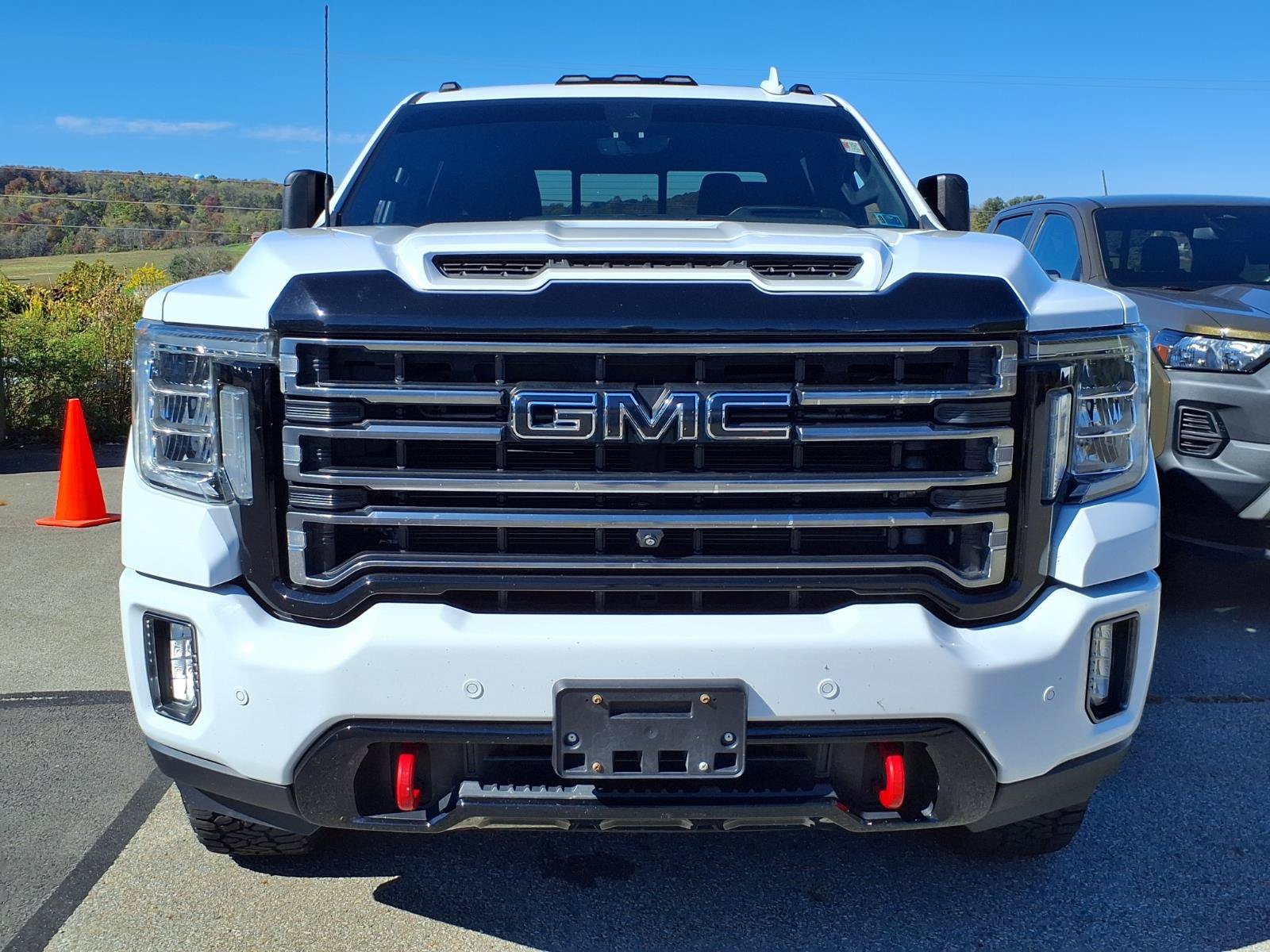 Used 2020 GMC Sierra 2500 AT4 w/ AT4 Premium Package AWD/4WD image 2