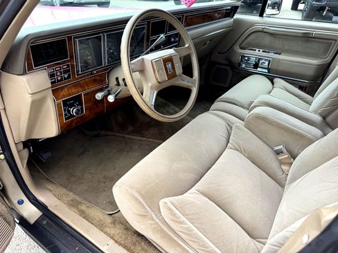 Used 1989 Lincoln Town Car Signature image 18