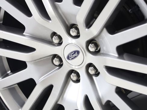 Used 2023 Ford Expedition Platinum AWD/4WD image 16