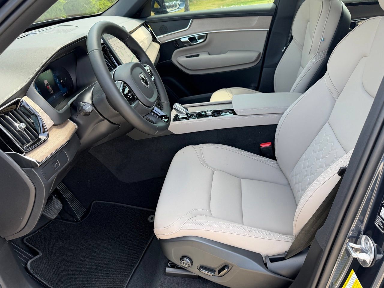 New 2026 Volvo XC90 B5 Core AWD/4WD image 17