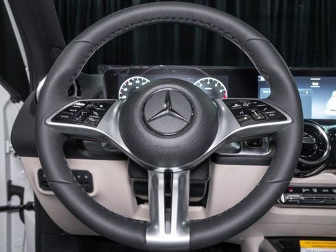 New 2026 Mercedes-Benz GLB 250 image 21