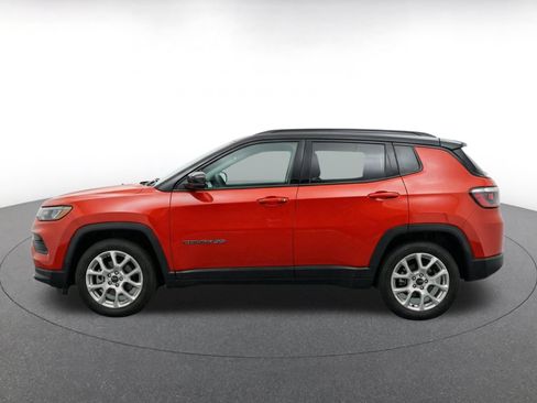 Used 2025 Jeep Compass Limited AWD/4WD image 4