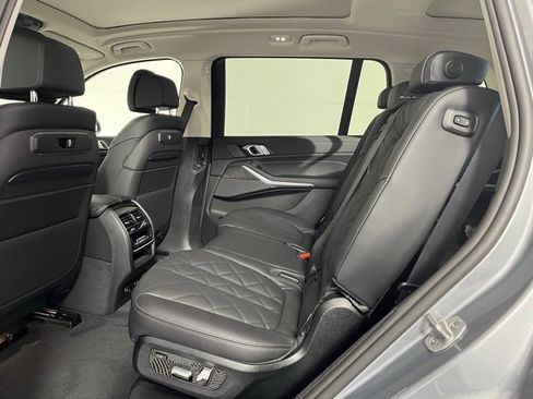 Used 2025 BMW X7 xDrive40i w/ Premium Package image 19
