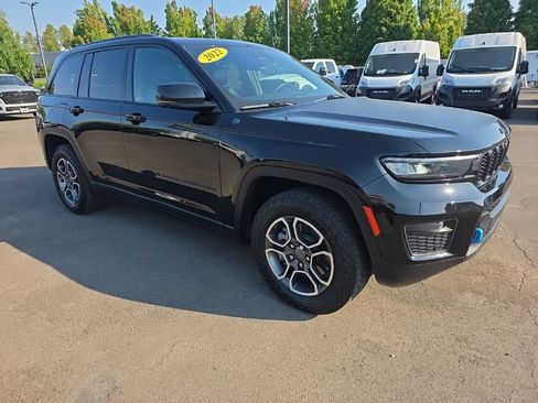 Certified 2022 Jeep Grand Cherokee Trailhawk w/ Advanced Protech Group II AWD/4WD image 7