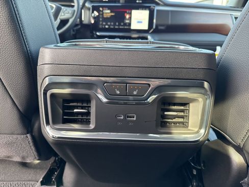 Used 2025 GMC Sierra 2500 Denali image 13