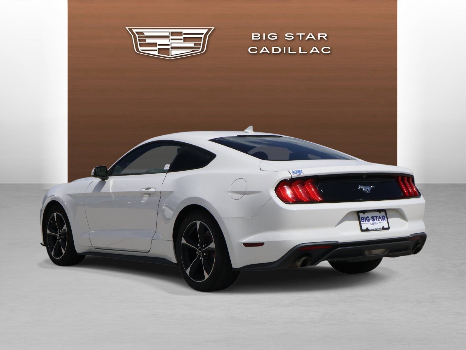 Used 2020 Ford Mustang Coupe RWD image 3