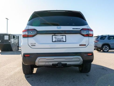 Used 2024 Honda Pilot TrailSport image 6