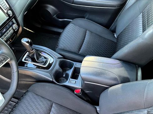 Used 2019 Nissan Rogue SV image 15