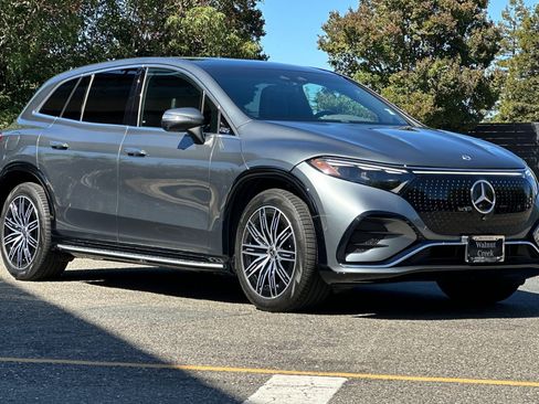 Used 2023 Mercedes-Benz EQS 580 4MATIC SUV image 6