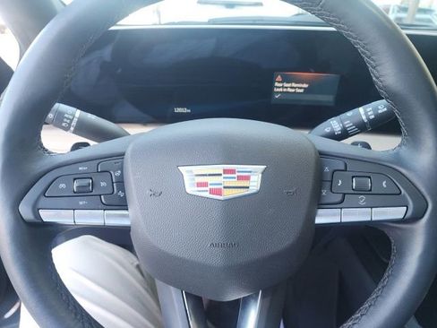 Used 2024 Cadillac XT4 Luxury w/ Cold Weather Package AWD/4WD image 18