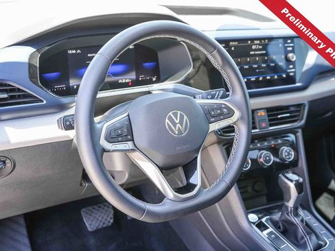 Used 2023 Volkswagen Taos SE w/ Panoramic Sunroof Package AWD/4WD image 15