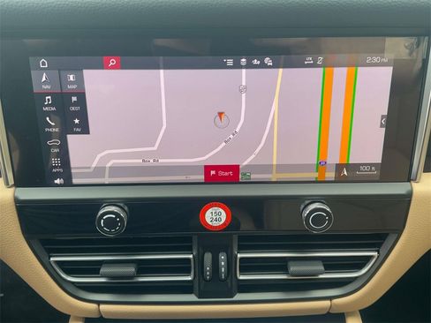 Used 2025 Porsche Macan image 22