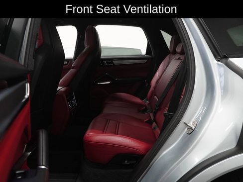 Used 2022 Porsche Cayenne Turbo S image 16