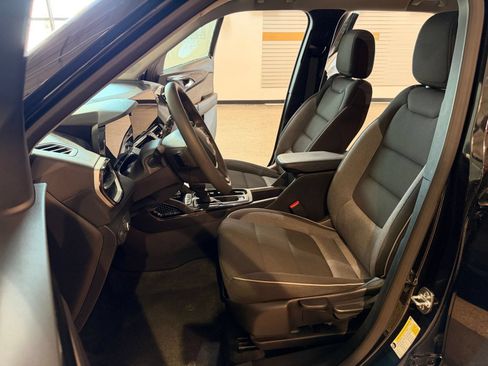 Used 2025 Chevrolet TrailBlazer LT FWD image 25