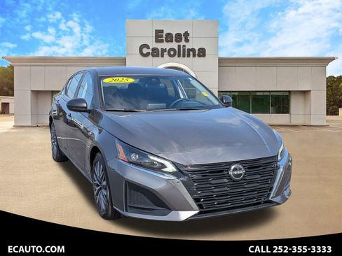 Used 2025 Nissan Altima 2.5 SV image 1