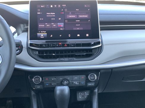 Used 2025 Jeep Compass Limited image 27