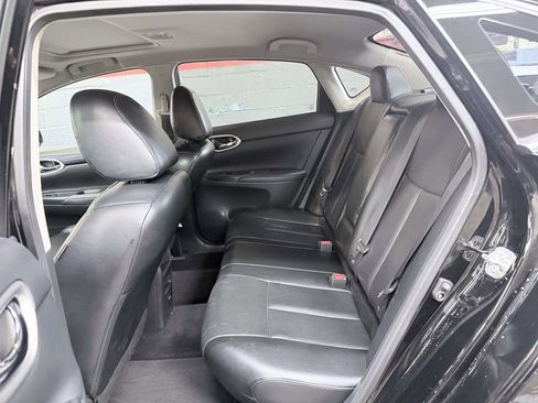 Used 2019 Nissan Sentra SR w/ Premium Package (SR) FWD image 13