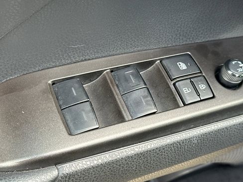 Used 2024 Toyota Camry SE image 12