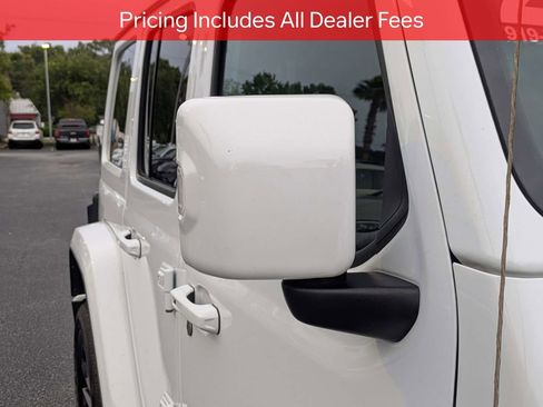 Used 2022 Jeep Wrangler Unlimited Sahara AWD/4WD image 12