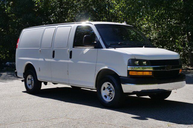 Used 2021 Chevrolet Express 2500 w/ Driver Convenience Package RWD image 4