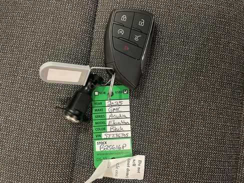 Used 2025 GMC Acadia Elevation image 29