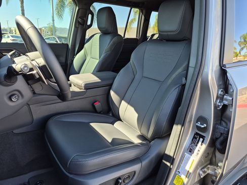 Used 2026 Lexus GX 550 AWD/4WD image 16