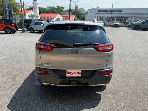 Used 2018 Jeep Cherokee Limited w/ Luxury Group AWD/4WD image 19