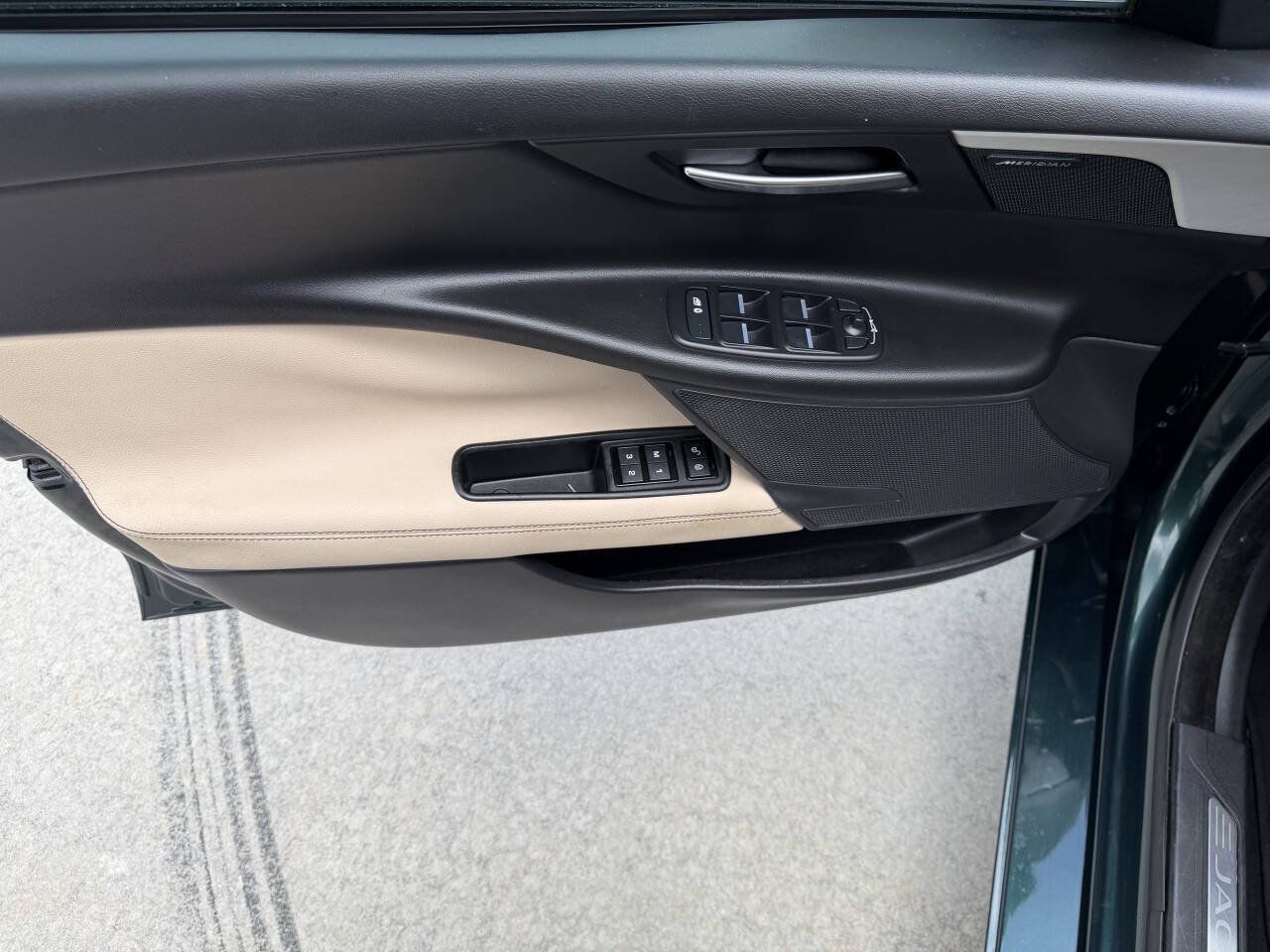 Used 2017 Jaguar XE Prestige RWD image 25