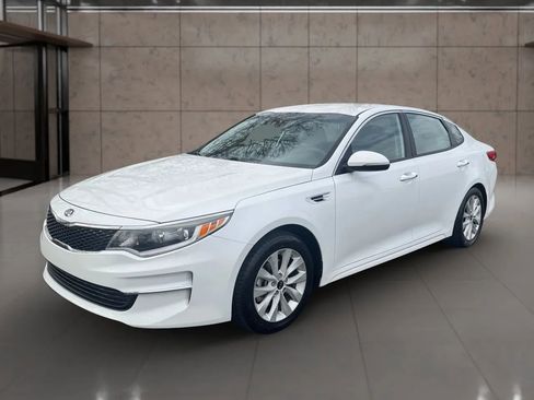 Used 2018 Kia Optima LX w/ 17" Alloy Wheels Package image 2