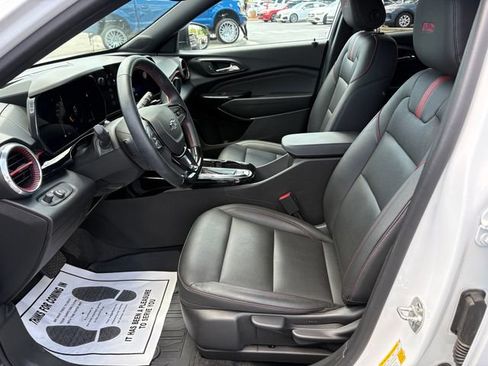 Used 2025 Chevrolet Trax RS w/ Driver Confidence Package FWD image 11
