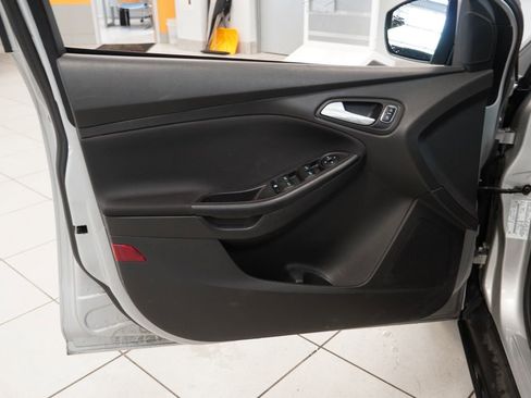 Used 2018 Ford Focus SE FWD image 5