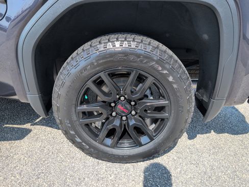 Used 2022 GMC Sierra 1500 Elevation w/ LPO, Elevation Black Package AWD/4WD image 6